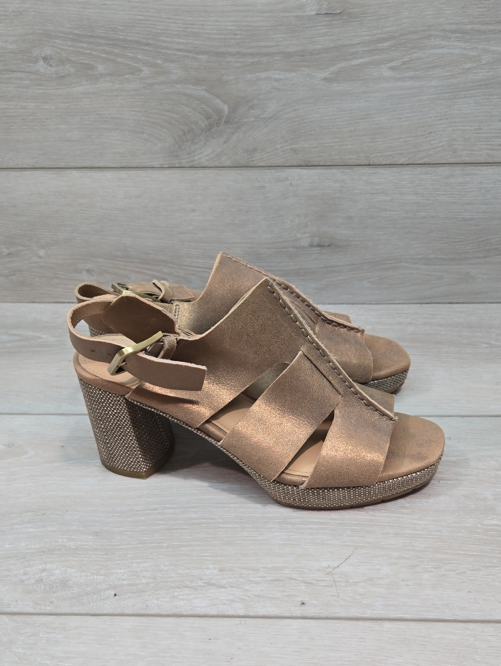 Donald J Pliner Women Geneva Leather Heels Shoes Sz 7.5M